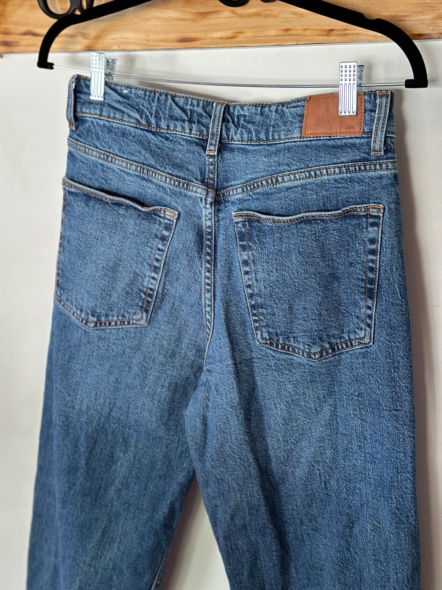 ZARA | Medium / Dark Wash Straight Leg Jeans