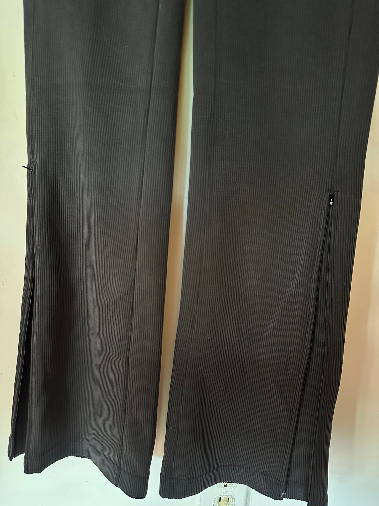Lululemon | Ribbed Softstreme Flared Pant
Regular