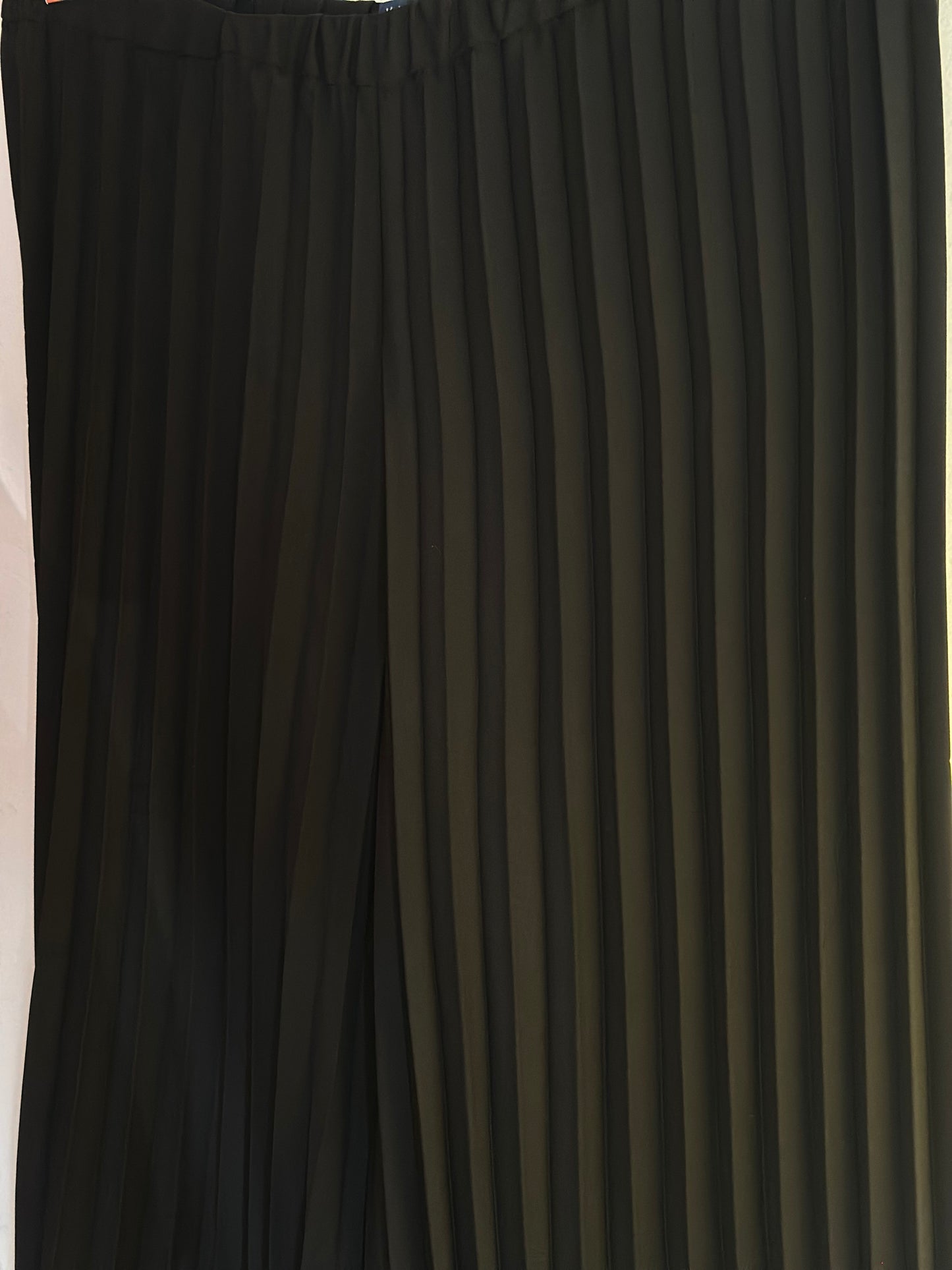 Kaari Blue | Black Accordion Pants