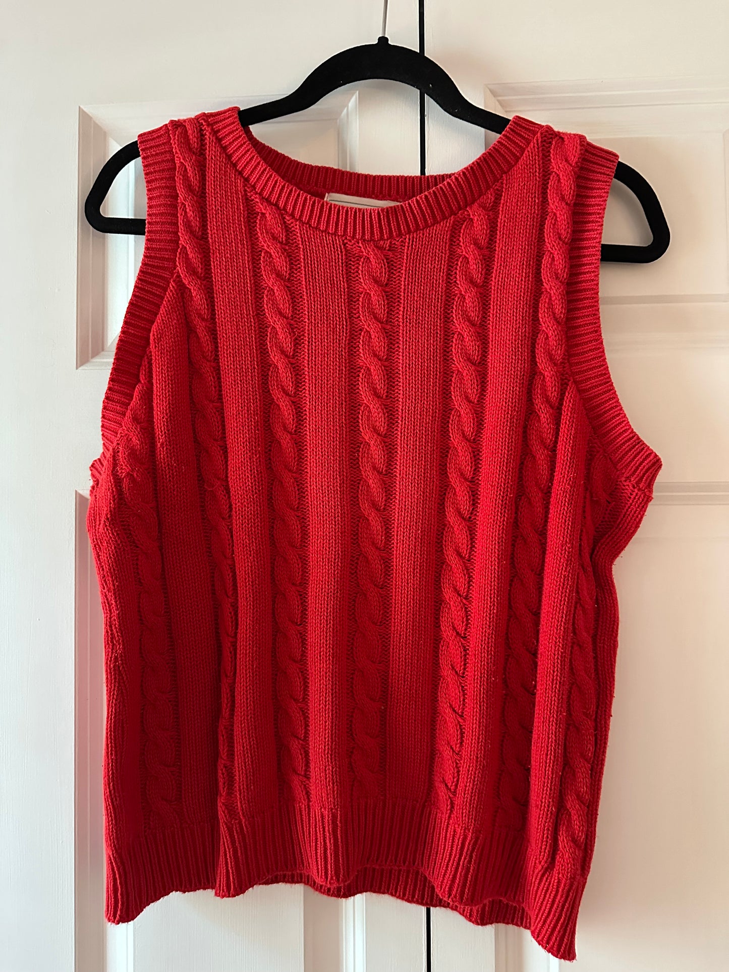 The Eagles's Eye | Vintage Red Sleevless Sweater
