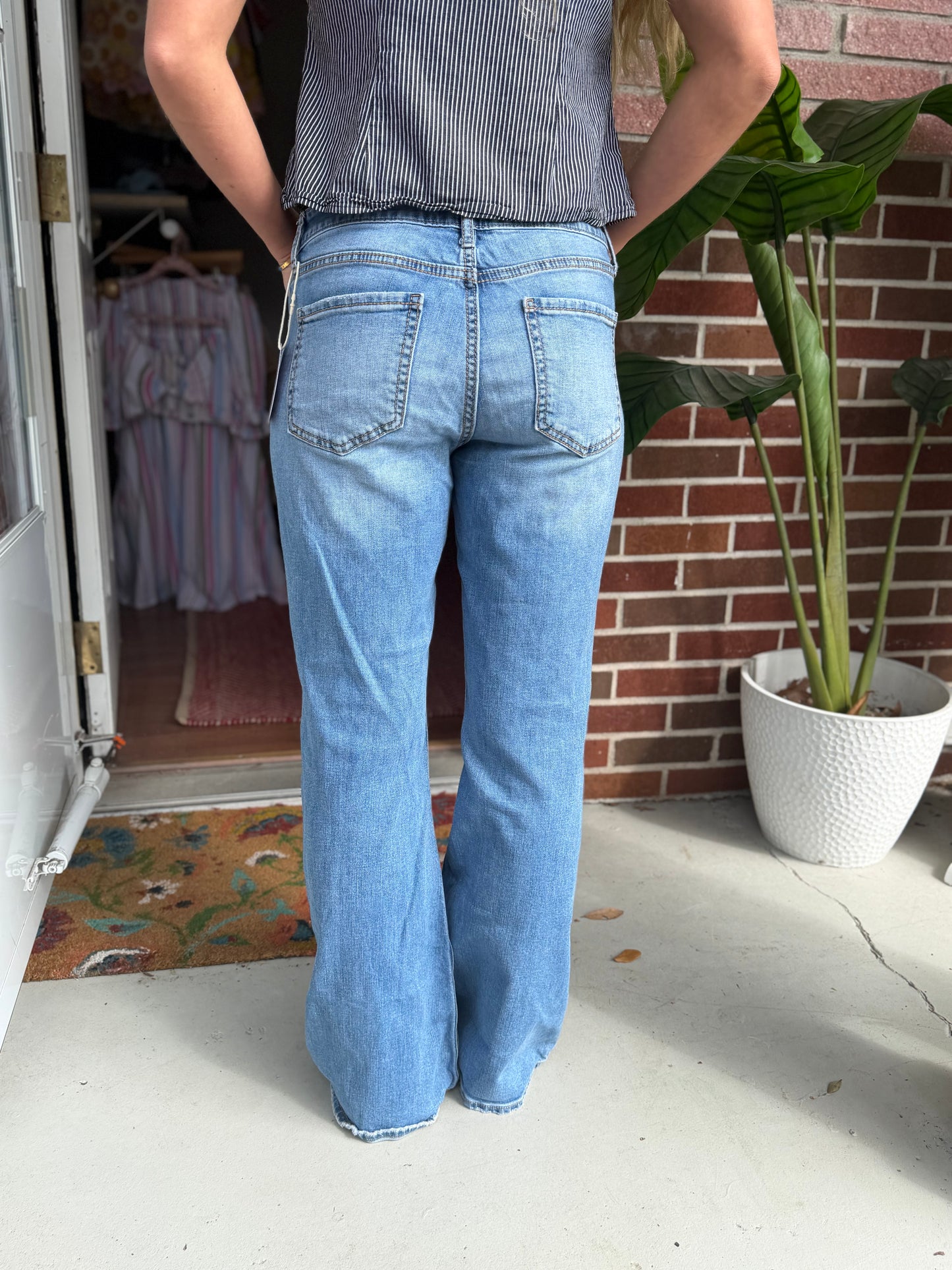 JBD | Mid Rise Bootcut Jean, 29