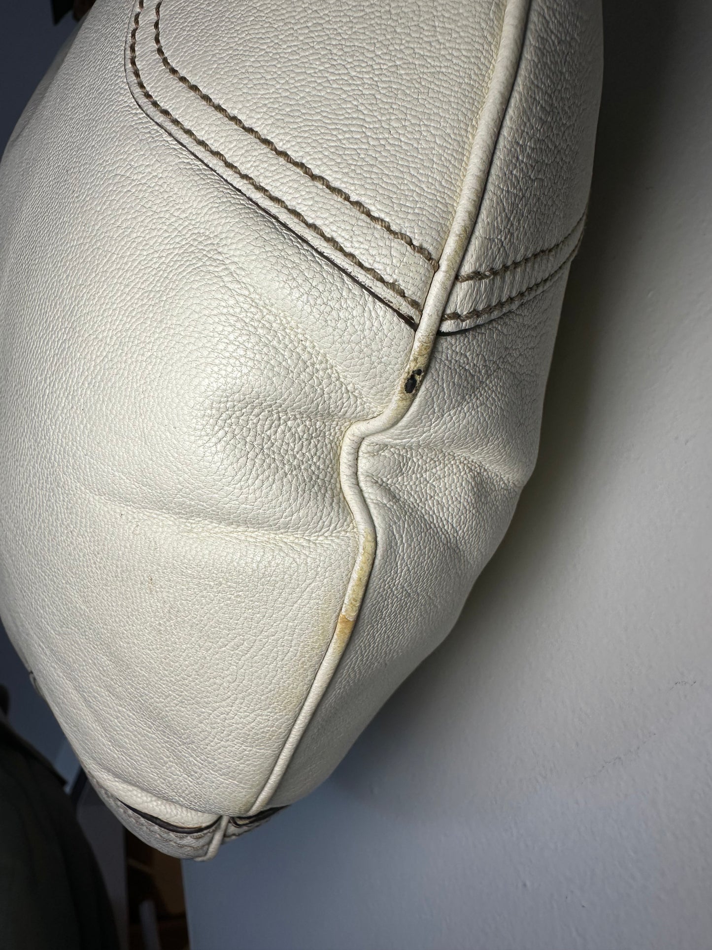 Gucci | Off-White Vintage Hobo Bag