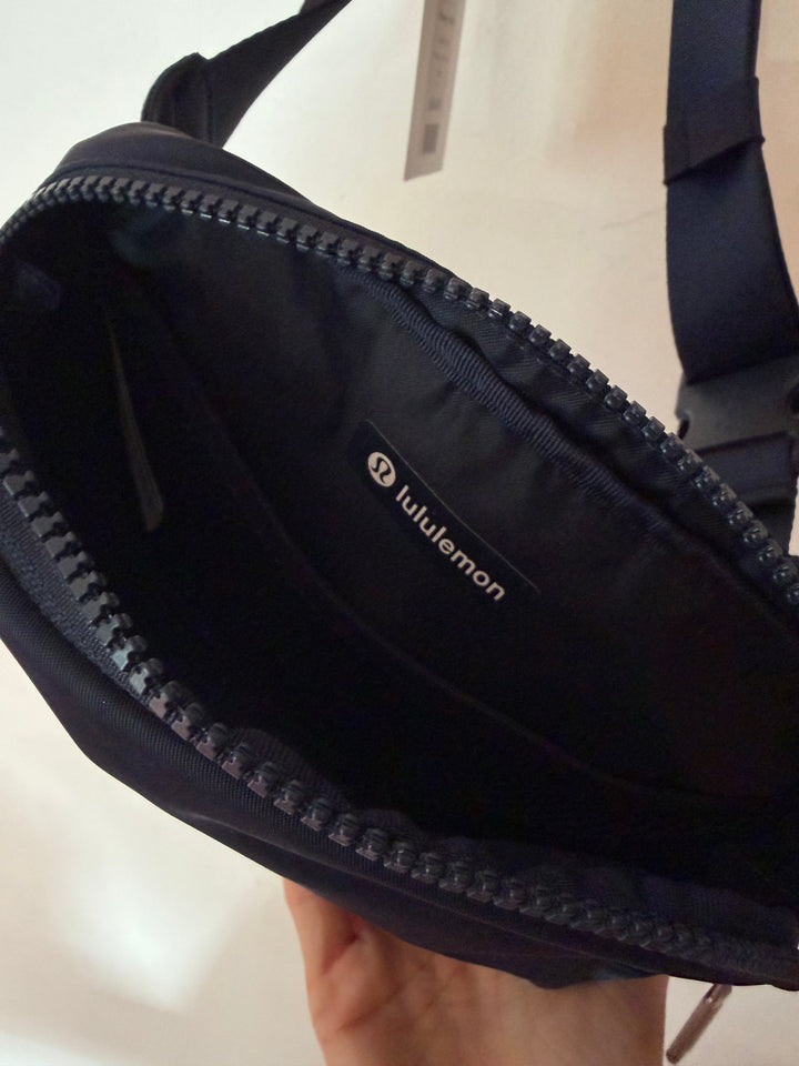 Lululemon | Navy Fanny Pack