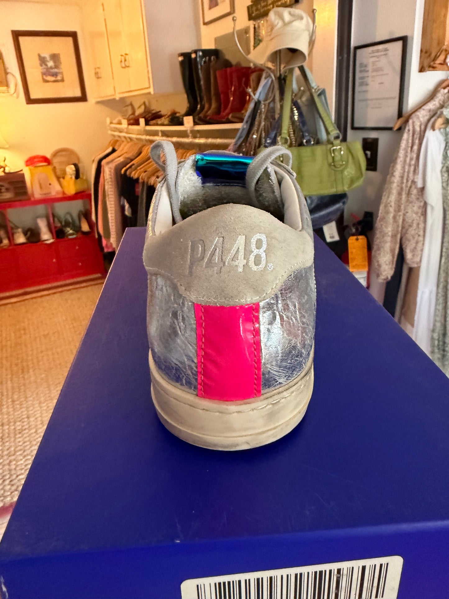 P448 | Shiny Sneakers, 40