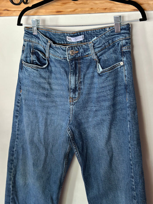 ZARA | Medium / Dark Wash Straight Leg Jeans