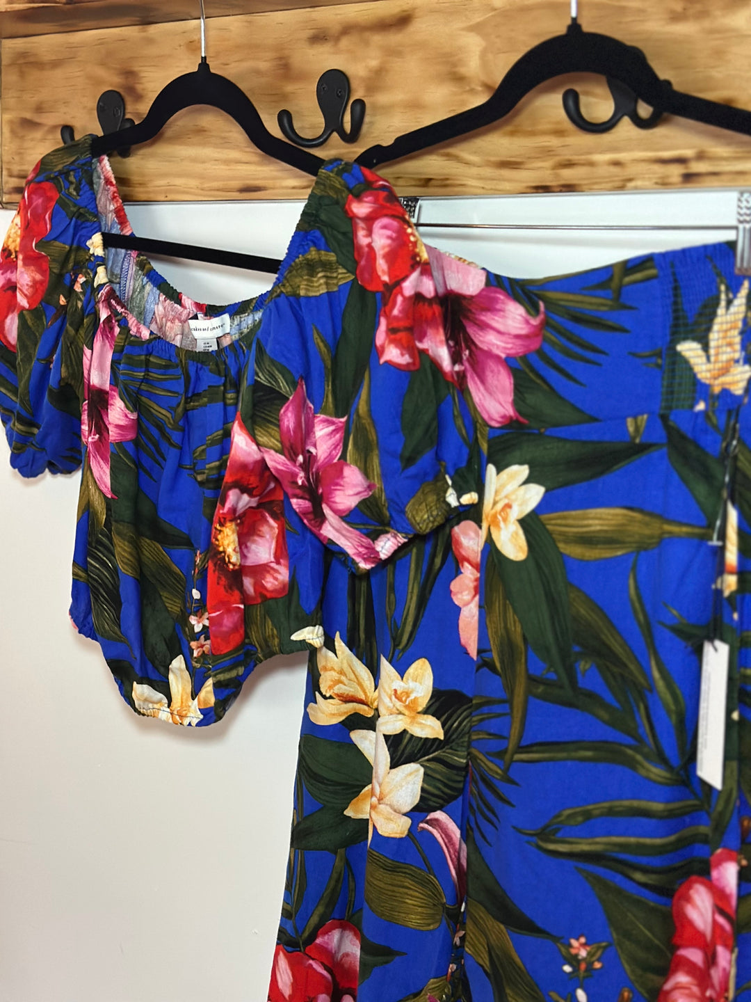 Cupcakes and Cashmere | Floral Set