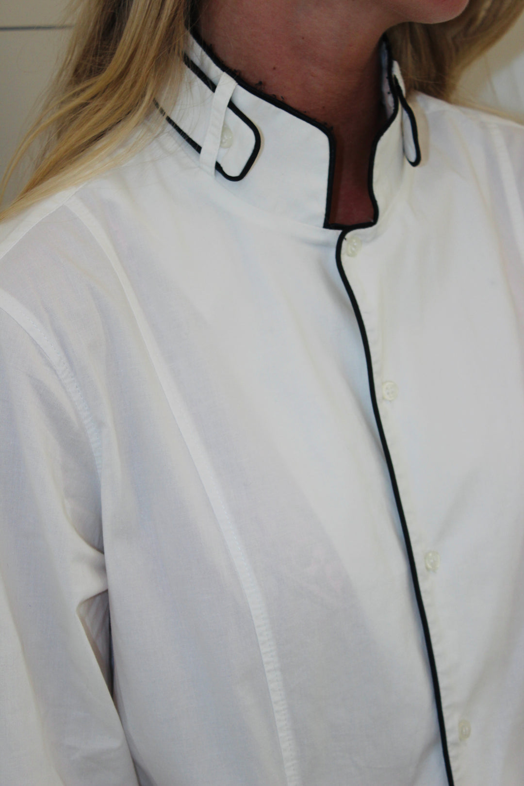 Detailed Collar Button Down