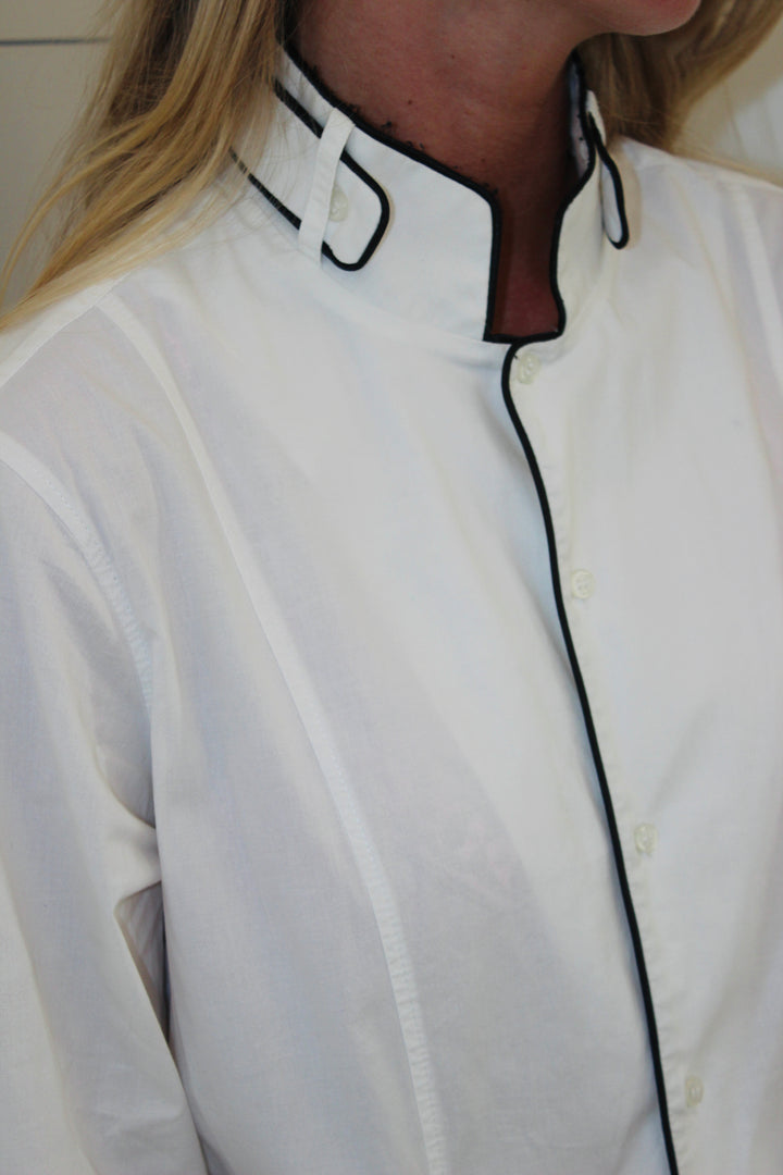 Detailed Collar Button Down
