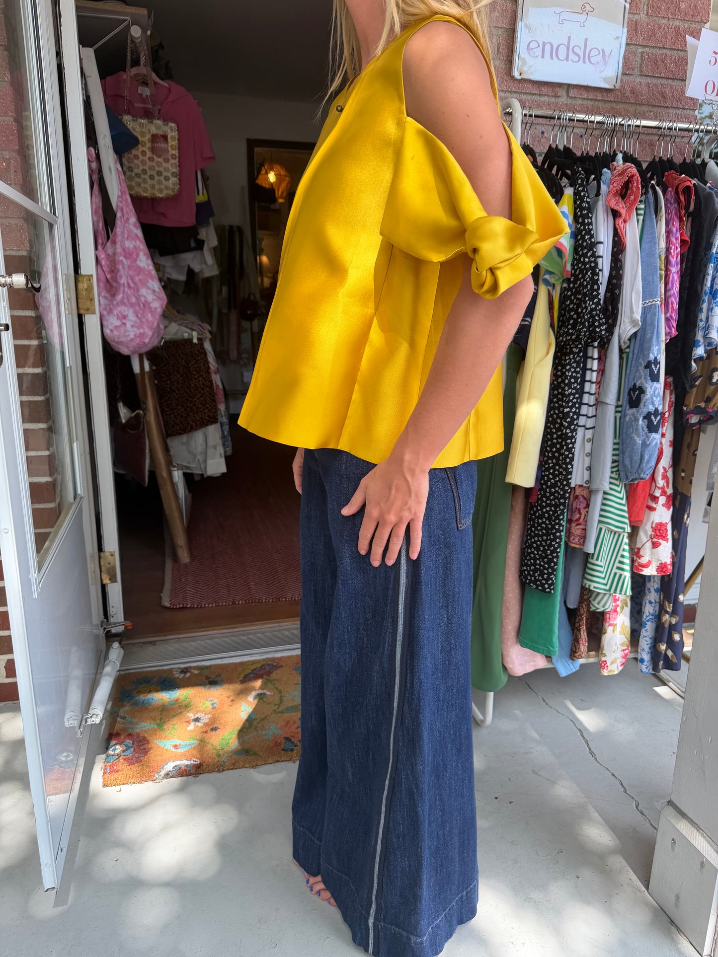 Gracia  | Open Shoulder Top, L