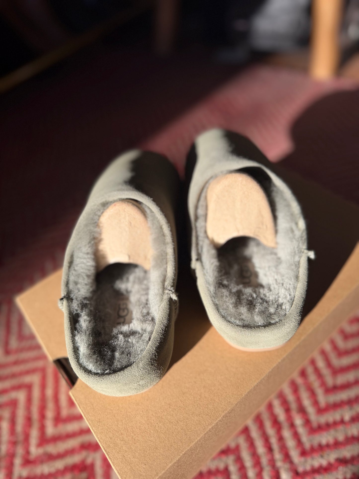 Ugg | Elea Slip-On, 7 (fits like a 6)