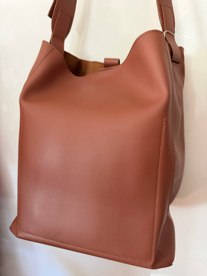 Everlane | The Studio Bag in Cognac