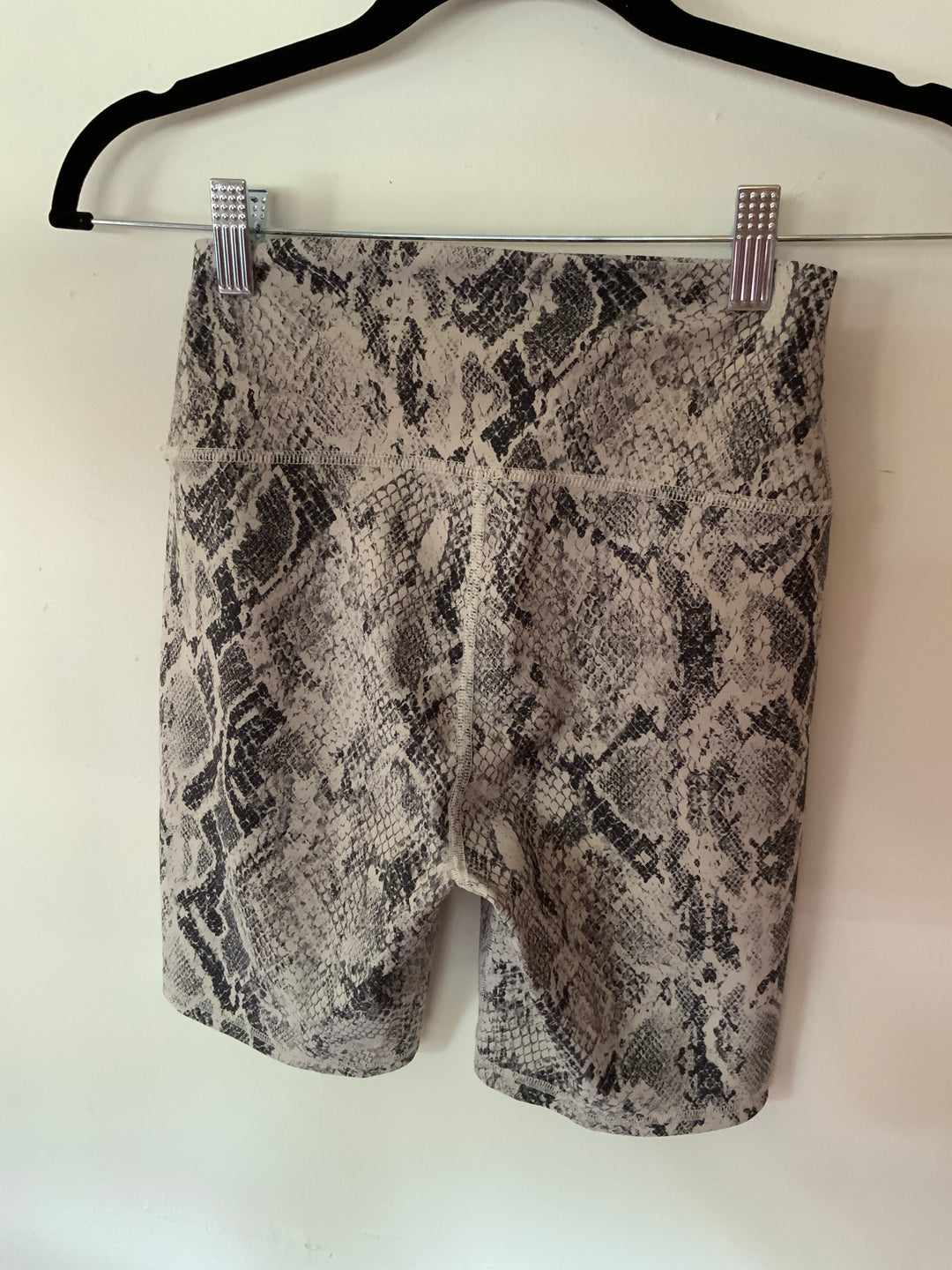ALO | Snakeskin Biker Shorts