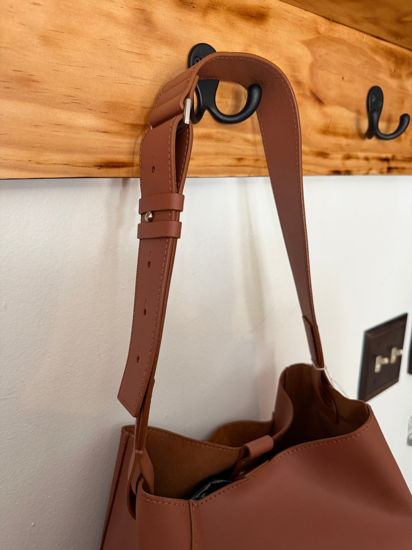 Everlane | The Studio Bag in Cognac