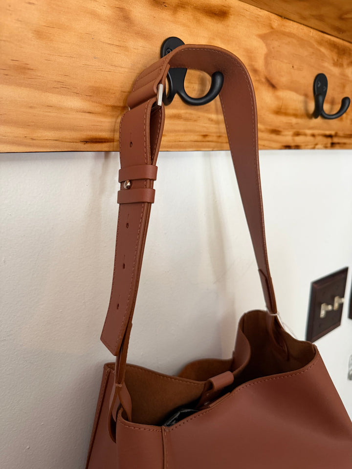 Everlane | The Studio Bag in Cognac