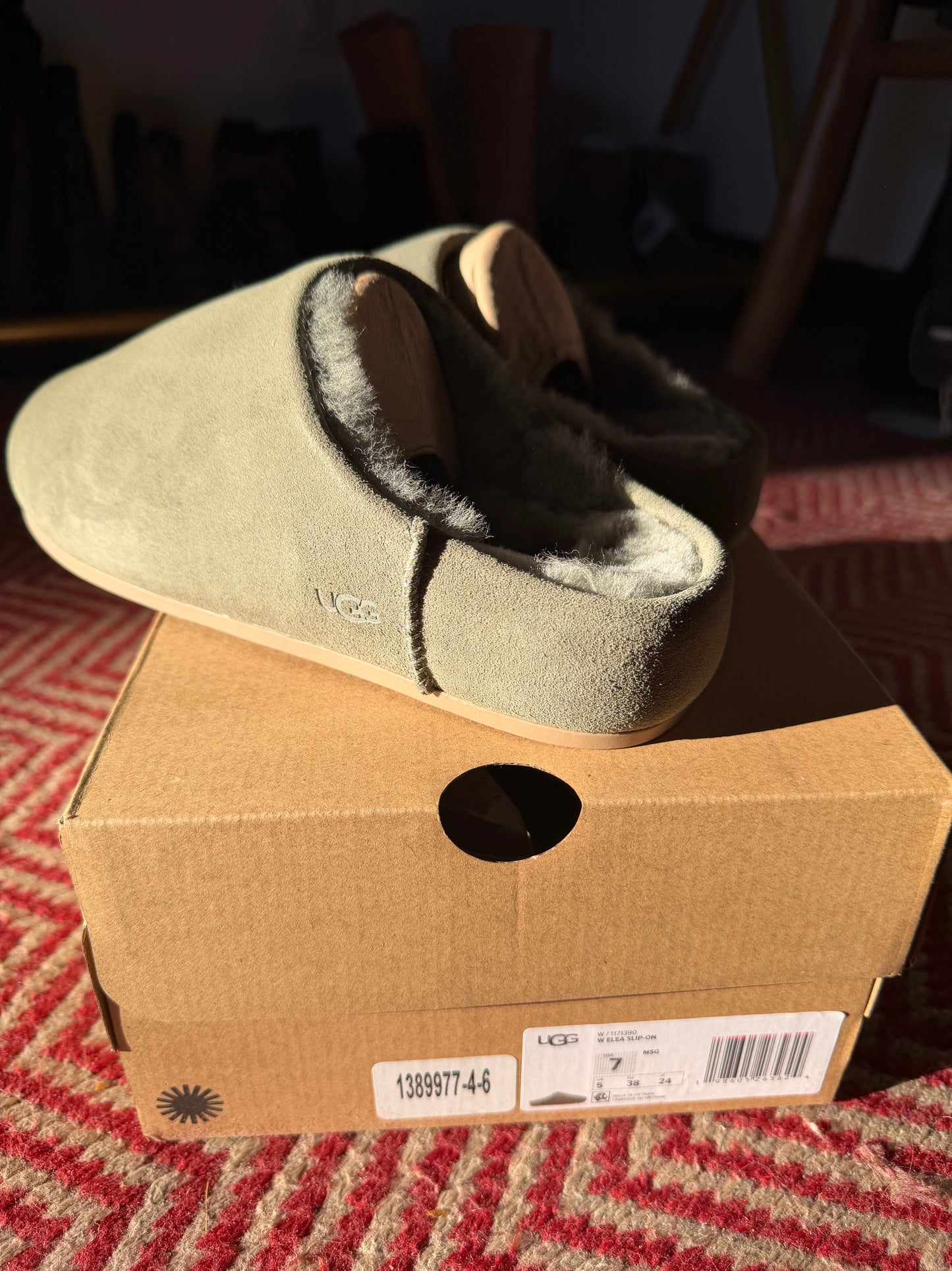 Ugg | Elea Slip-On, 7 (fits like a 6)
