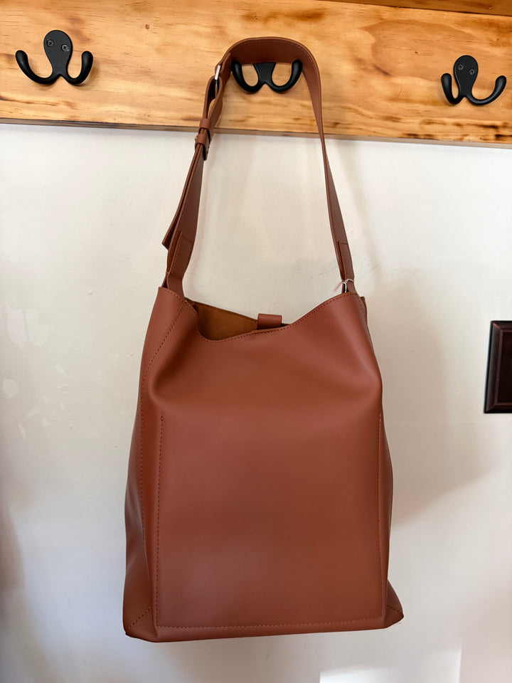 Everlane | The Studio Bag in Cognac