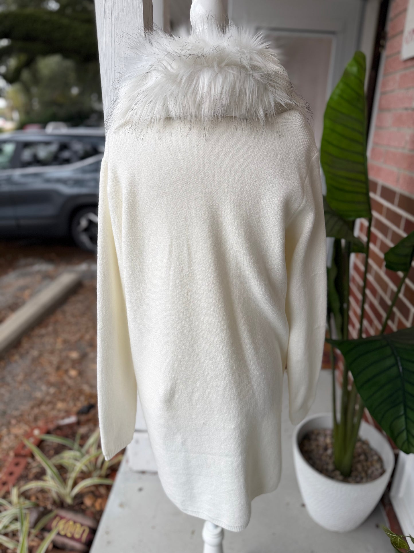 Boston Proper | Pearl Embellished with Detachable Fur Collar, M