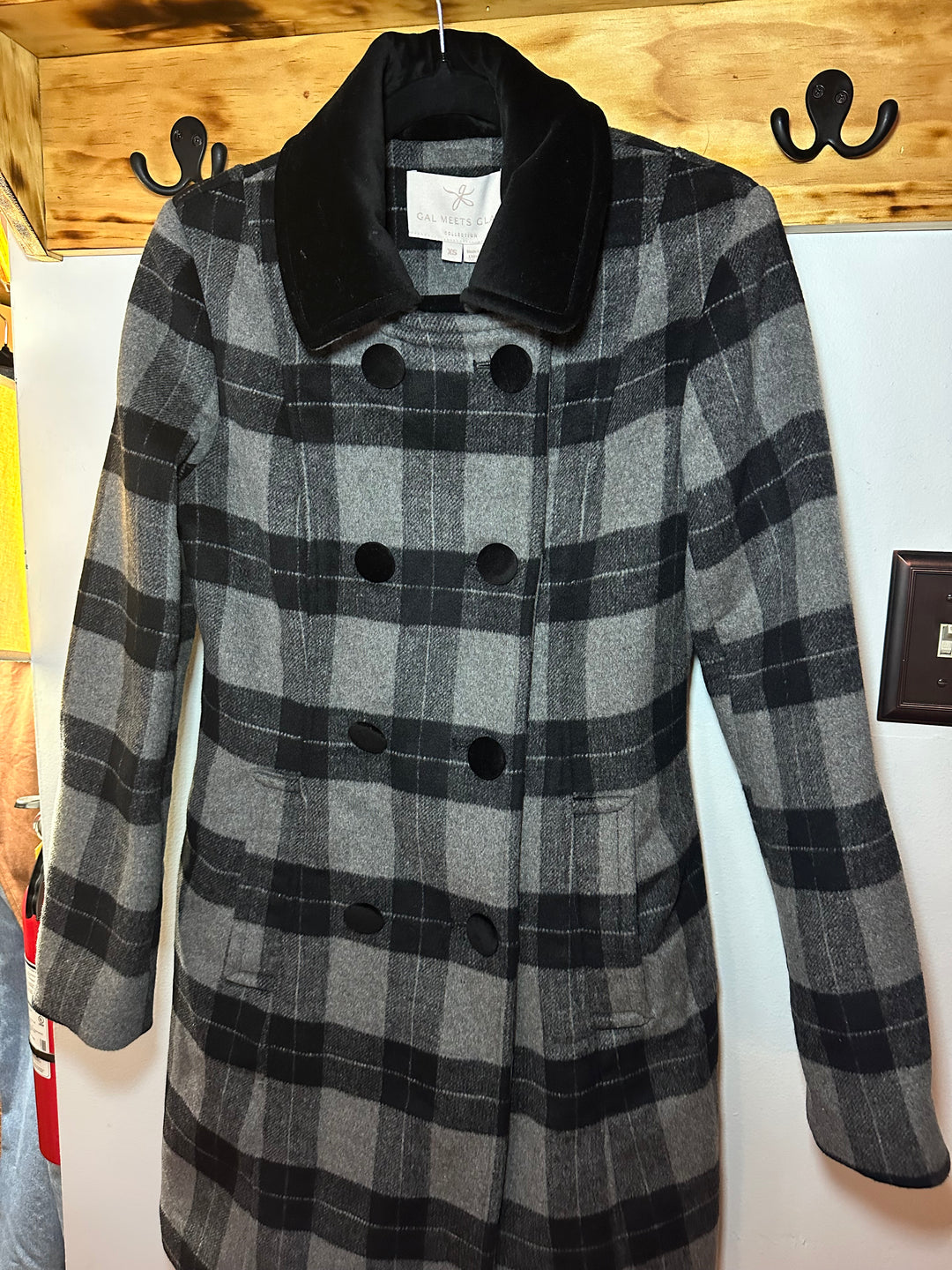 Gal Meets Glam | Plaid / Velvet Collar Pea Coat, XS
