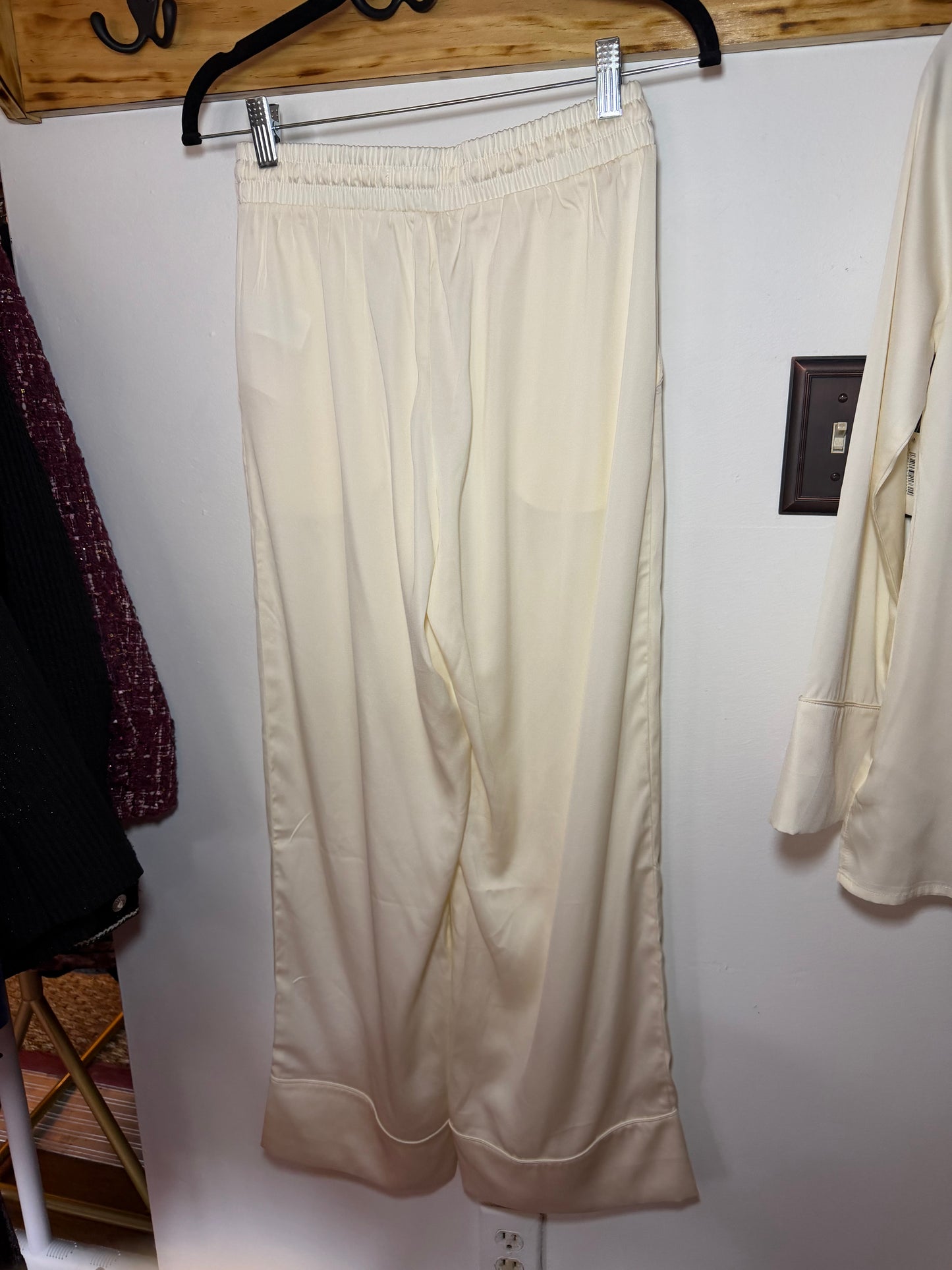 Amazon Essentials | Silky PJ Set, XS