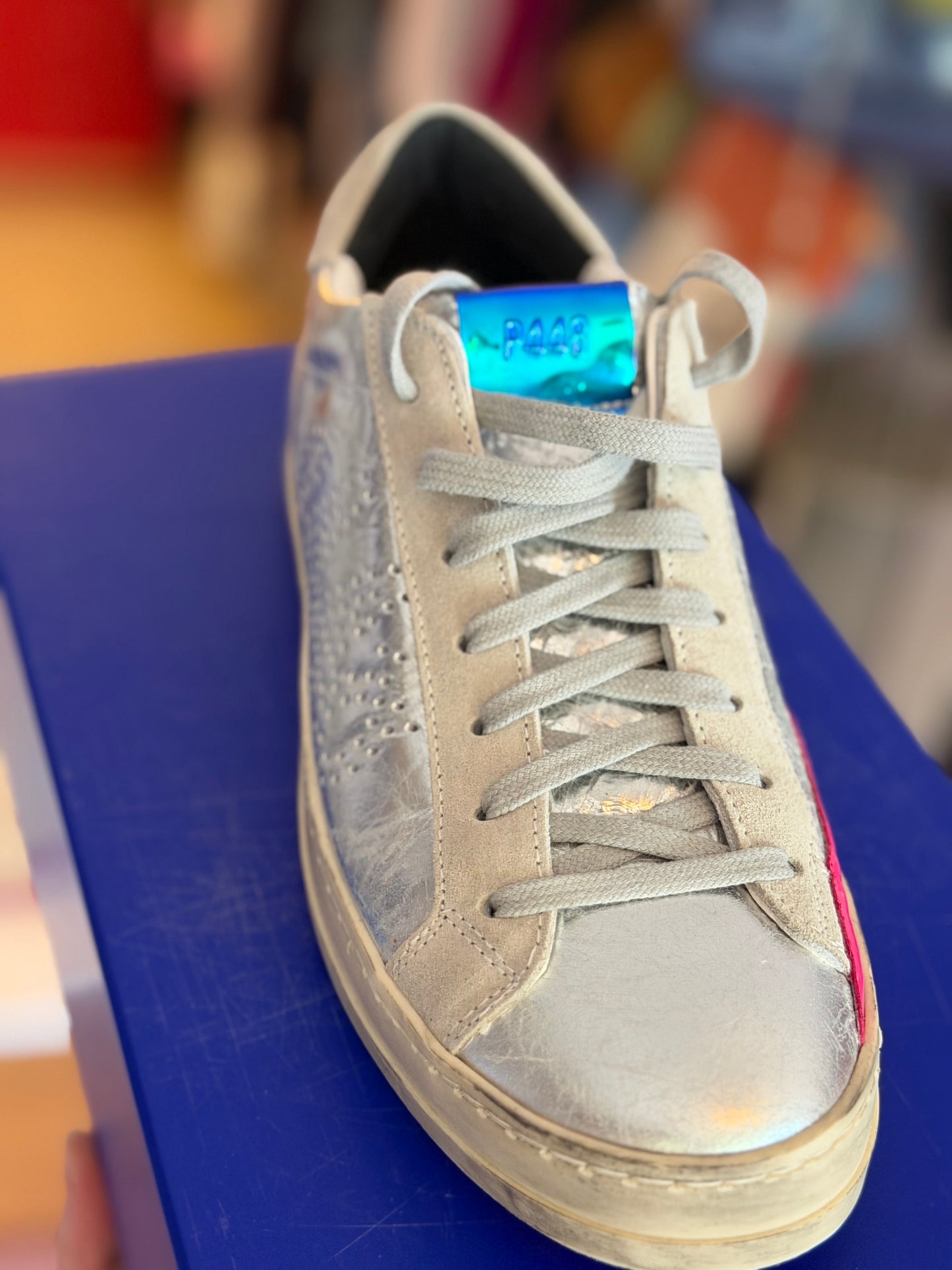 P448 | Shiny Sneakers, 40