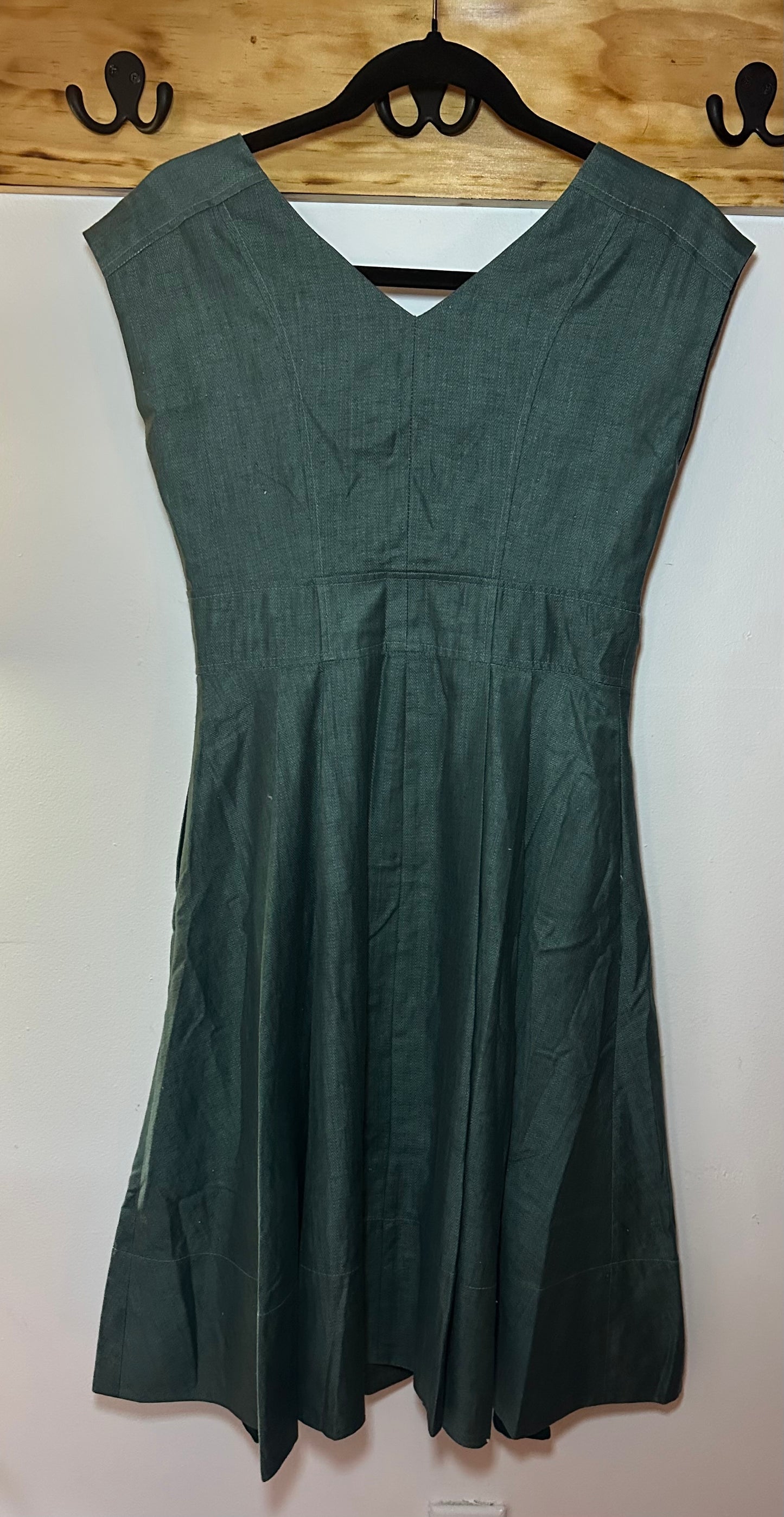Green Gal Meets Glam Dark Green Sleeveless Button Dress, 0