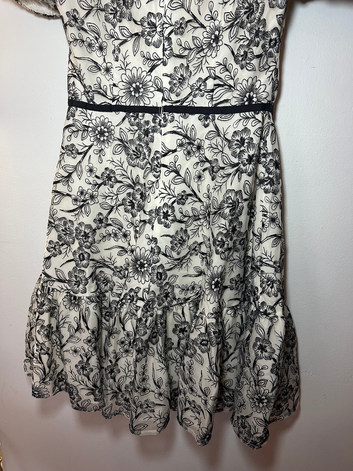 Gal Meets Glam | Black Floral Embroidered Dress, 0