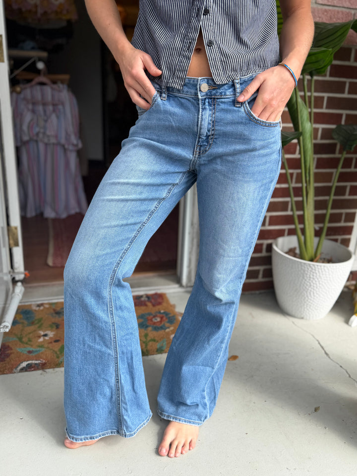 JBD | Mid Rise Bootcut Jean, 29