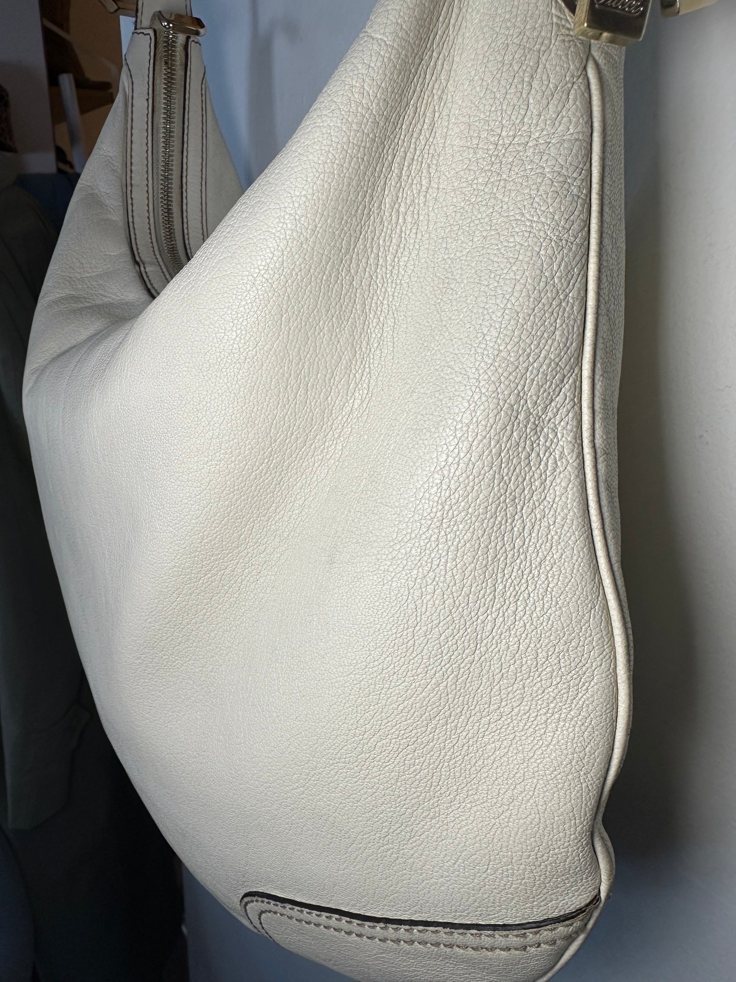 Gucci | Off-White Vintage Hobo Bag