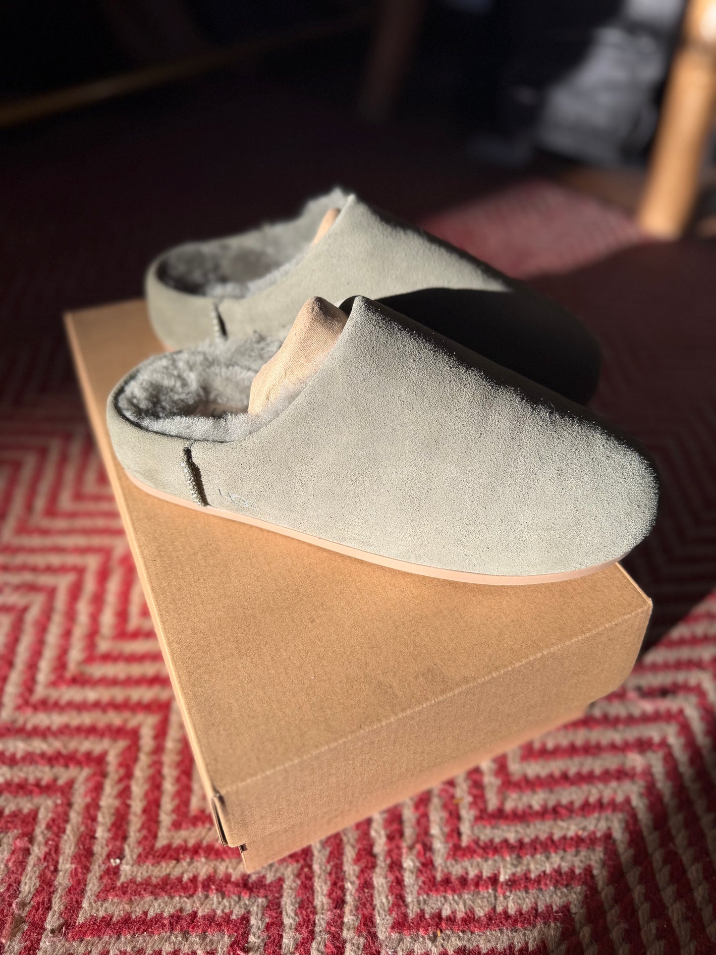Ugg | Elea Slip-On, 7 (fits like a 6)