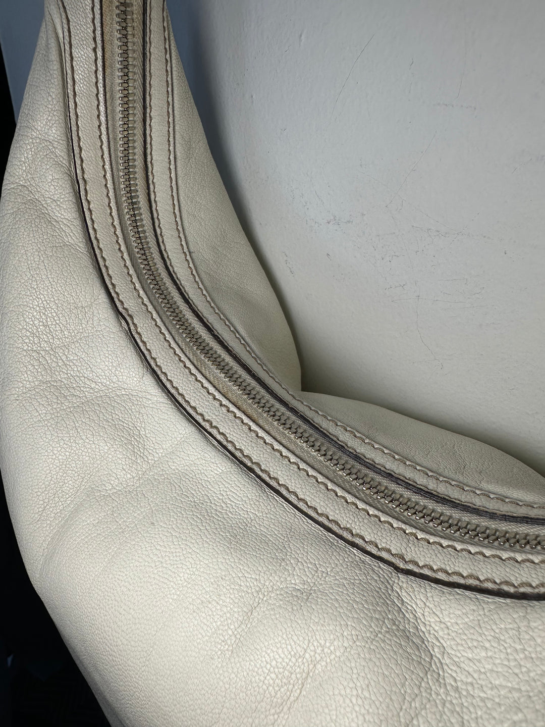 Gucci | Off-White Vintage Hobo Bag