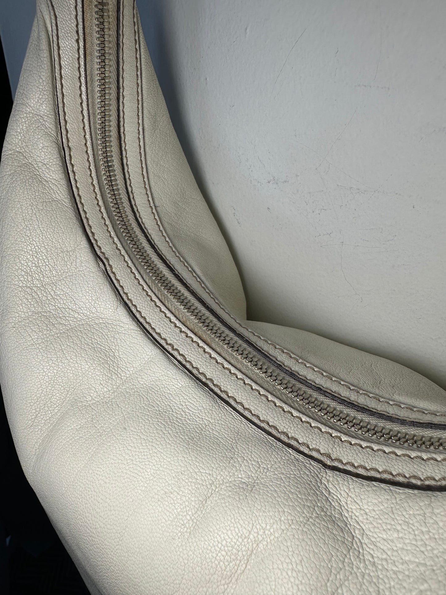 Gucci | Off-White Vintage Hobo Bag