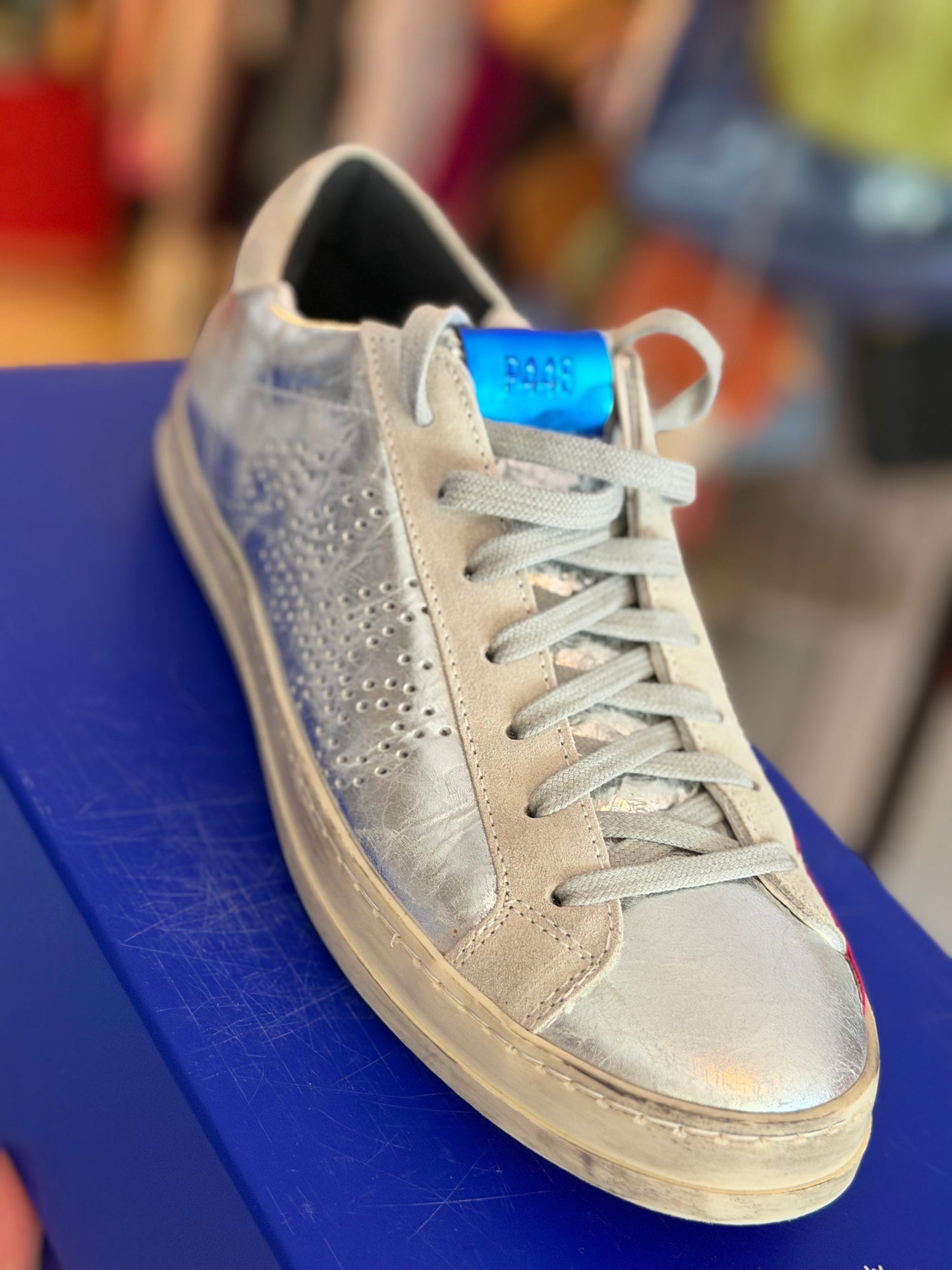 P448 | Shiny Sneakers, 40